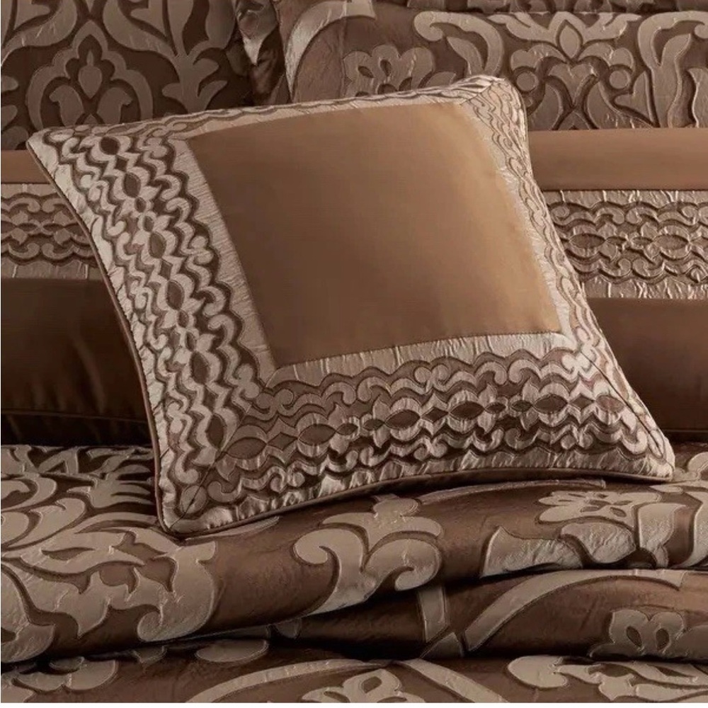 J. Queen New York Surano 20" Decorative Throw Pillow NWT